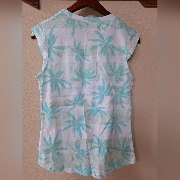 NWT Disney Parks Hong Kong Hawaiian Mickey Shirt. Womens size XS - Picture 6 of 6